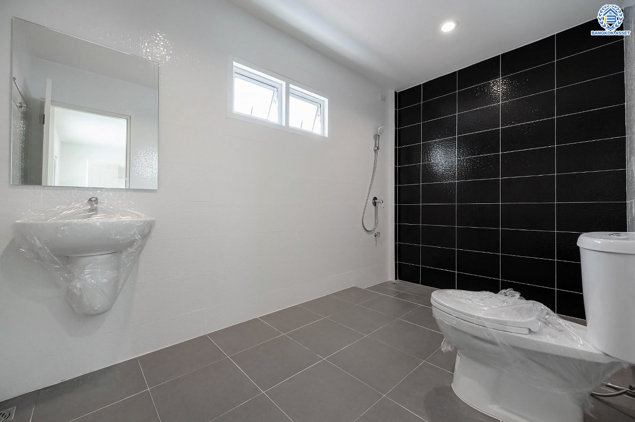 บ้านมือสองตกแต่งใหม่ โครงการ บ้านณัฐนันท์2 ดอนเมือง บ้านเดี่ยว หลังมุม  เนื้อที่ 56.9 ตร.ว. ฟังก์ชัน 3 ห้องนอน 3 ห้องน้ำ จอดรถได้ 1 คัน บนทำเลดีที่สุด ใกล้สนามบินดอนเมือง ทางด่วน "ศรีสมาน" และรถไฟฟ้าสายสีแดง "สถานีดอนเมือง"